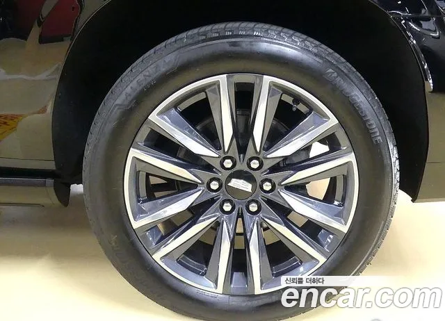 Cadillac Escalade Generation 5 — Фото автомобиля 9