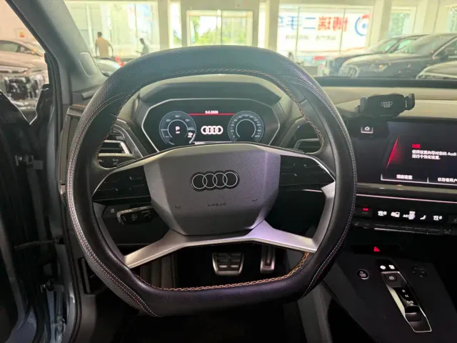 Audi Q4 e-tron — Фото автомобиля 10