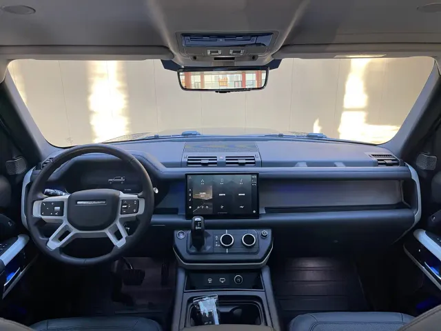 Land Rover Defender — Фото автомобиля 5
