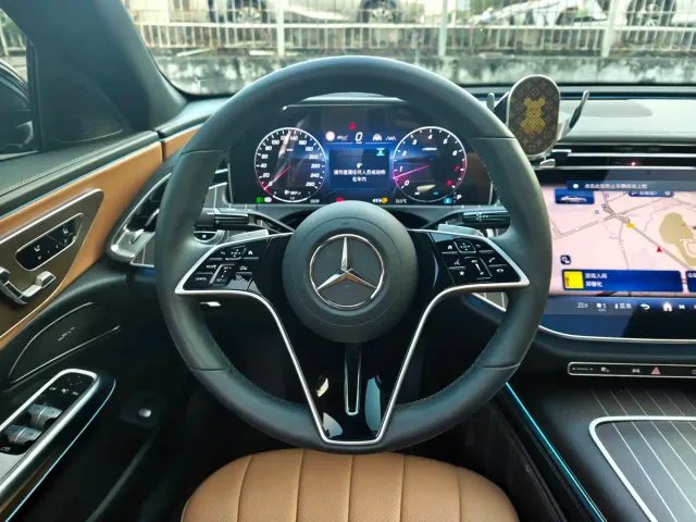 Mercedes-Benz E-Class — Фото автомобиля 12