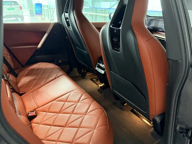 BMW iX — Фото автомобиля 14