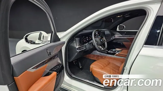 BMW 7-Series 7 серия (G70) 740i sDrive M Sport — Фото автомобиля 10