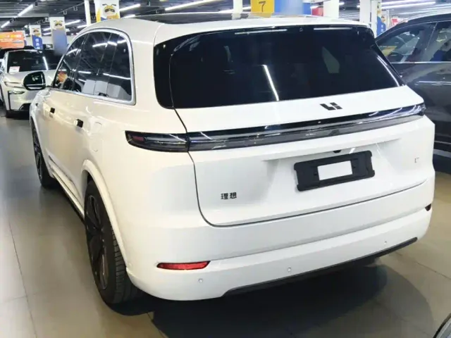Li Auto L7 — Фото автомобиля 4