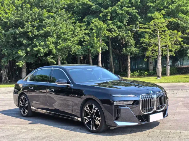 BMW 7 Series — Фото автомобиля 3
