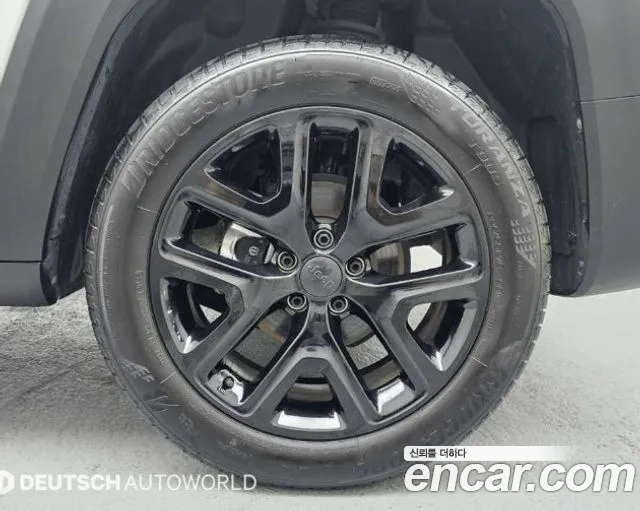 Jeep Renegade — Фото автомобиля 5