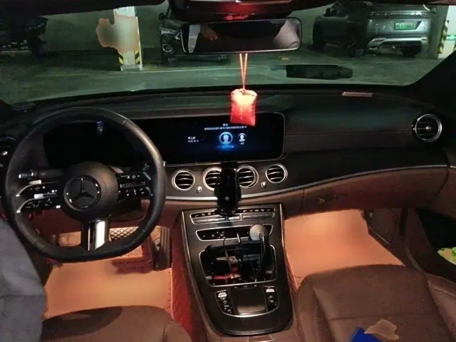 Mercedes-Benz E-Class — Фото автомобиля 12
