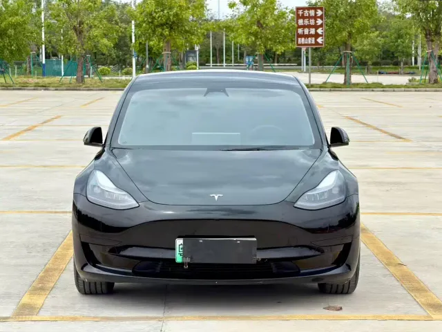 Tesla Model 3 — Фото автомобиля 3