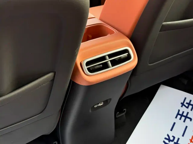 Leapmotor C10 — Фото автомобиля 14