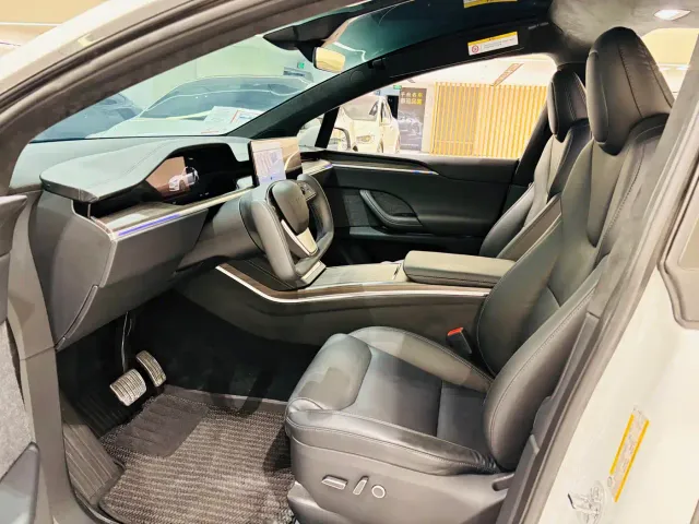 Tesla Model X — Фото автомобиля 5