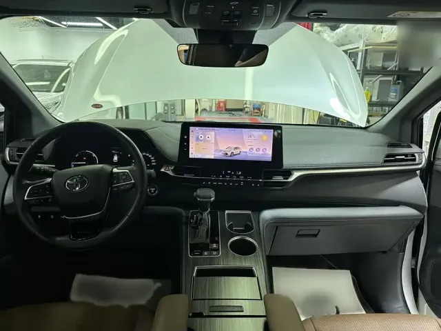 Toyota Sienna — Фото автомобиля 15