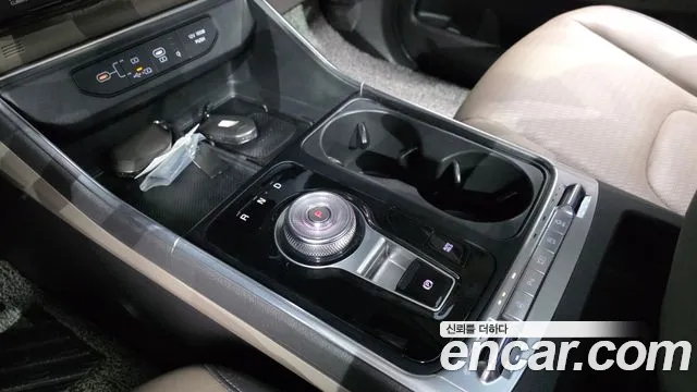 Kia Carnival Generation 4 — Фото автомобиля 9