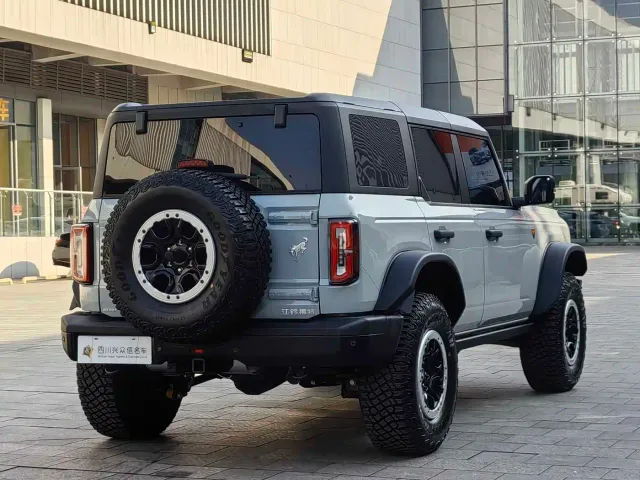 Ford Bronco — Фото автомобиля 6