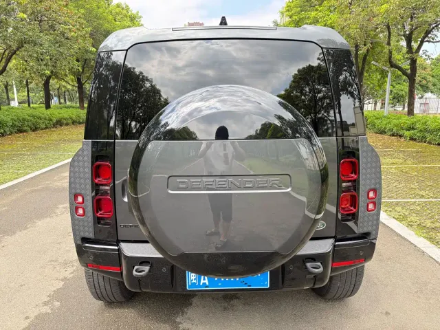 Land Rover Defender — Фото автомобиля 5