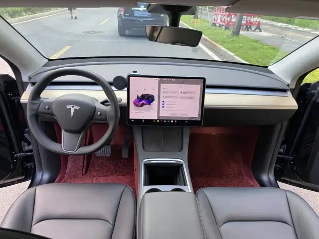 Tesla Model Y — Фото автомобиля 16