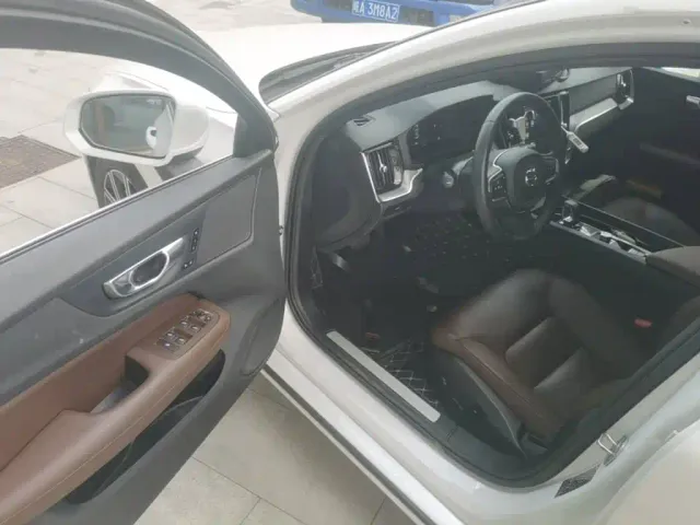 Volvo S60 — Фото автомобиля 15