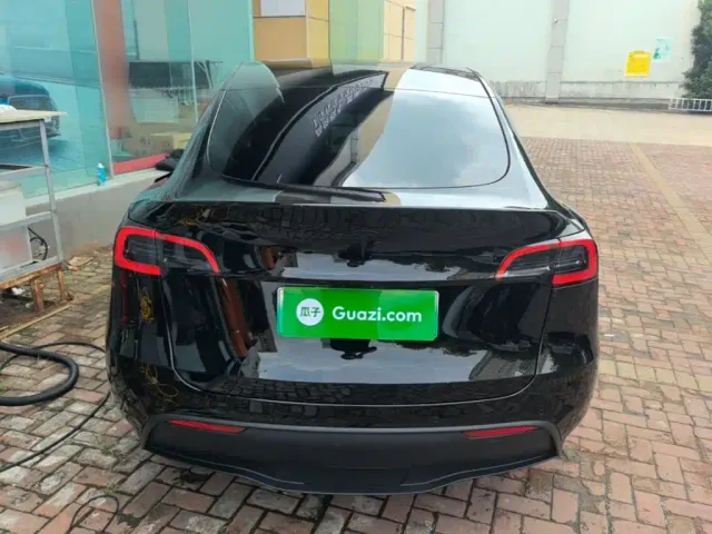 Tesla Model Y — Фото автомобиля 5