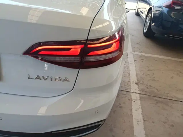 Volkswagen Lavida — Фото автомобиля 7