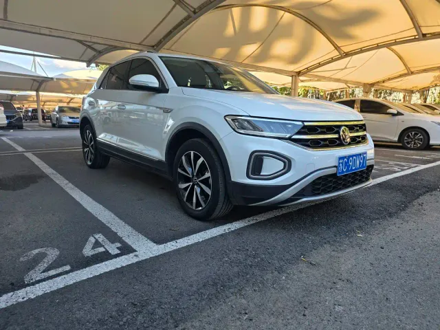 Volkswagen T-Roc — Фото автомобиля 3