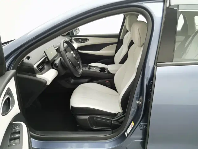 BYD Seal 05 DM-i — Фото автомобиля 10