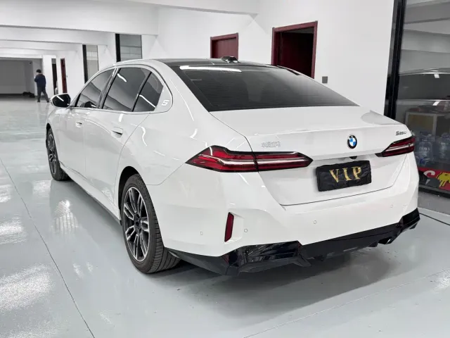BMW 5 Series — Фото автомобиля 6