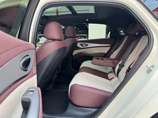 BYD Seal 07 DM-i — Фото автомобиля 7