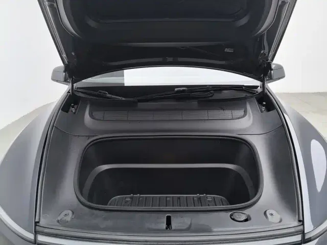 Tesla Model Y — Фото автомобиля 6