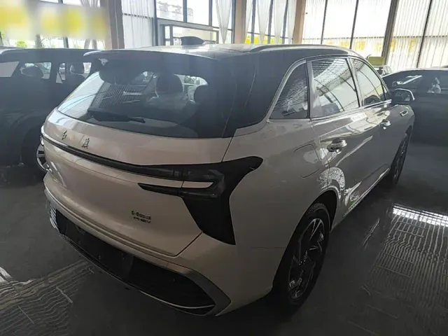 Hongqi HS3 PHEV — Фото автомобиля 6