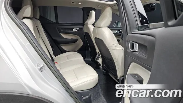 Вольво XC40 B4 Ultimate Bright — Фото автомобиля 12