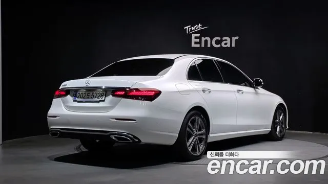 Mercedes-Benz E-Class — Фото автомобиля 2