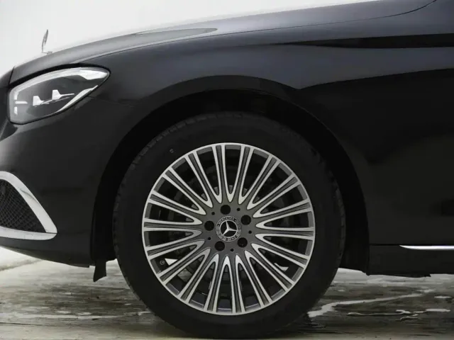 Mercedes-Benz E-Class — Фото автомобиля 5