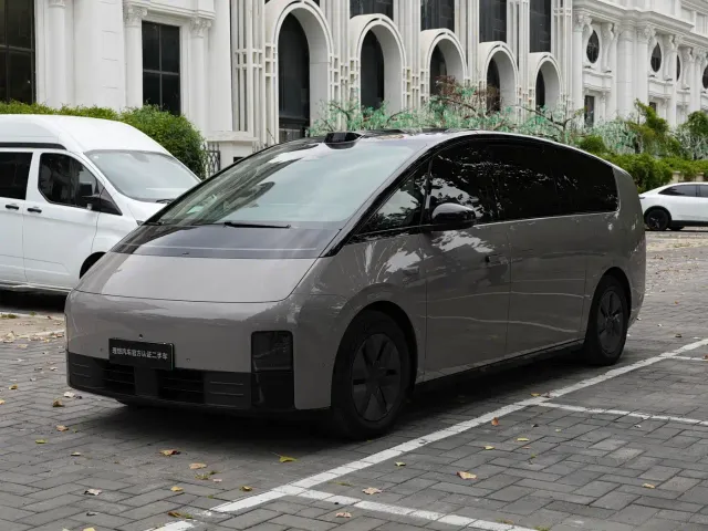 Фотография автомобиля — Li Auto MEGA