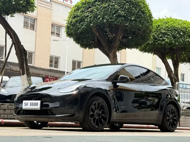 Фотография автомобиля — Tesla Model Y