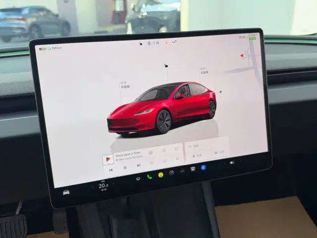Tesla Model 3 — Фото автомобиля 15