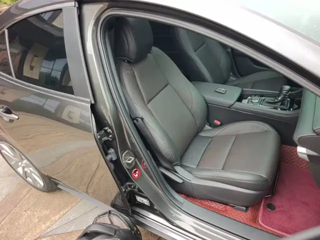 Mazda Axela — Фото автомобиля 24