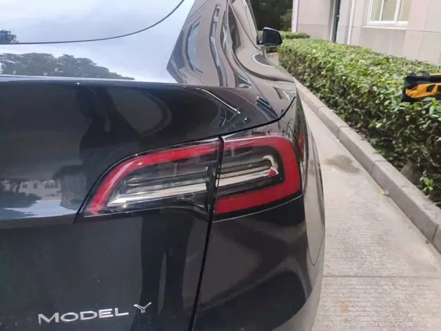 Tesla Model Y 2024 Rear-Wheel Drive Version — Фото автомобиля 7