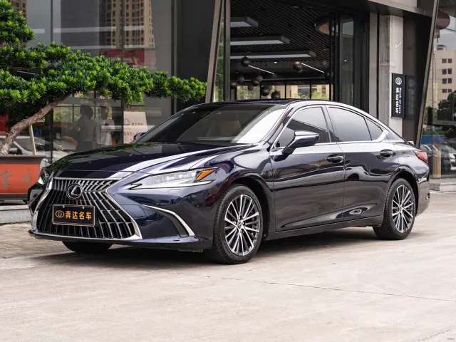Фотография автомобиля — Lexus ES
