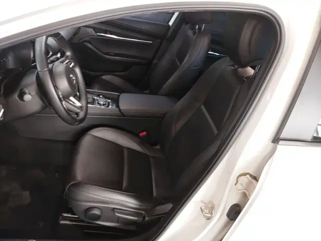 Mazda Axela — Фото автомобиля 14