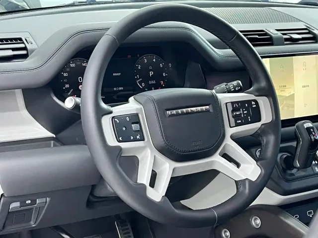 Land Rover Defender — Фото автомобиля 6