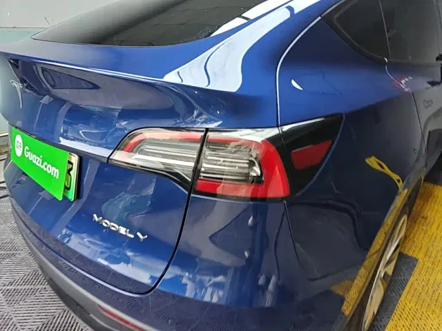 Tesla Model Y — Фото автомобиля 7