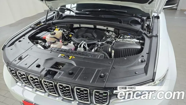 Jeep Cherokee — Фото автомобиля 6