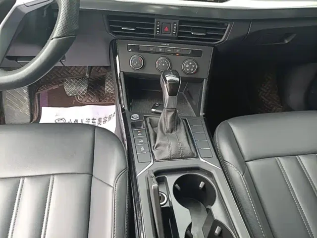 Volkswagen Passat — Фото автомобиля 9
