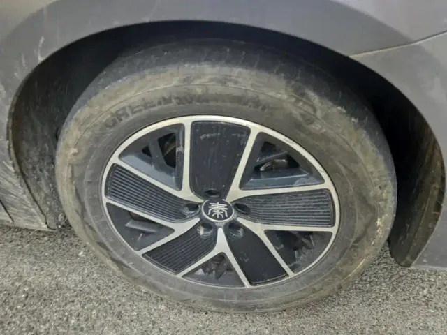 BYD Qin L — Фото автомобиля 6