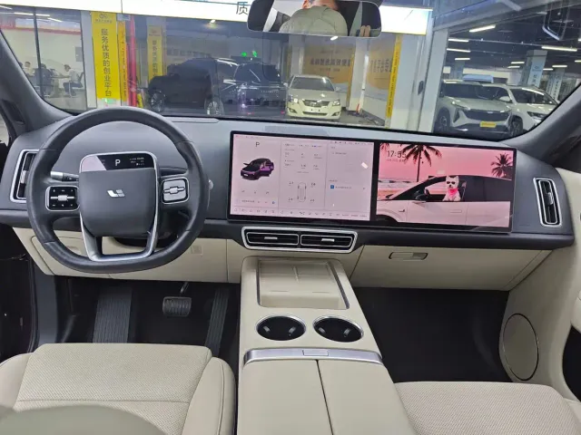 Li Auto L8 — Фото автомобиля 9