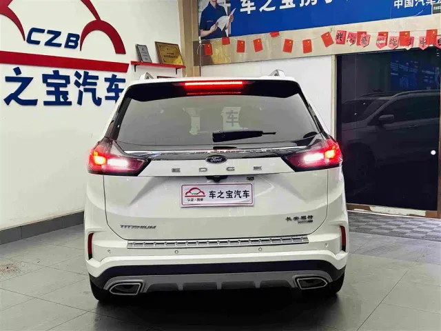 Ford Edge — Фото автомобиля 7