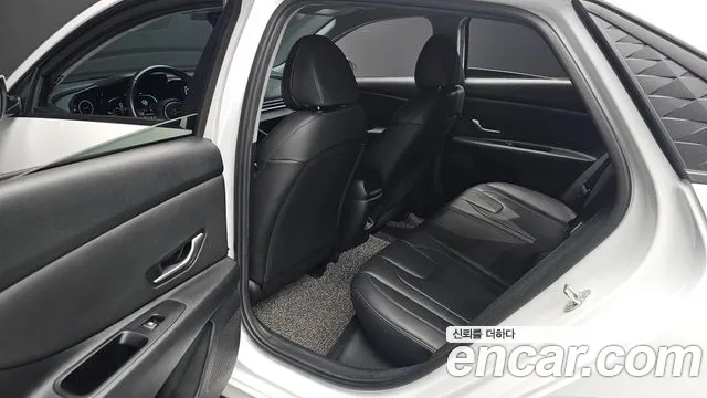 Hyundai Avante CN7 — Фото автомобиля 16