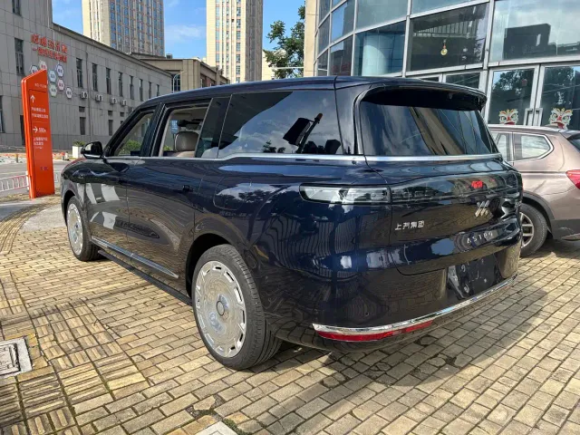 IM Motors LS9 — Фото автомобиля 14