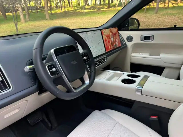 Li Auto L9 — Фото автомобиля 6