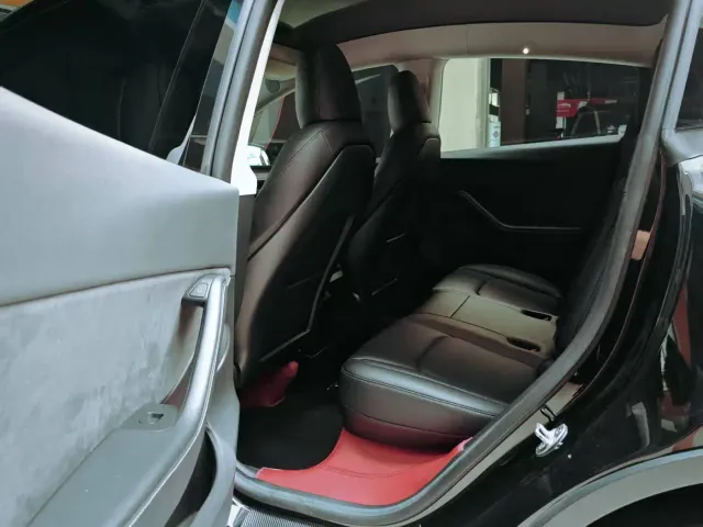 Tesla Model Y — Фото автомобиля 8