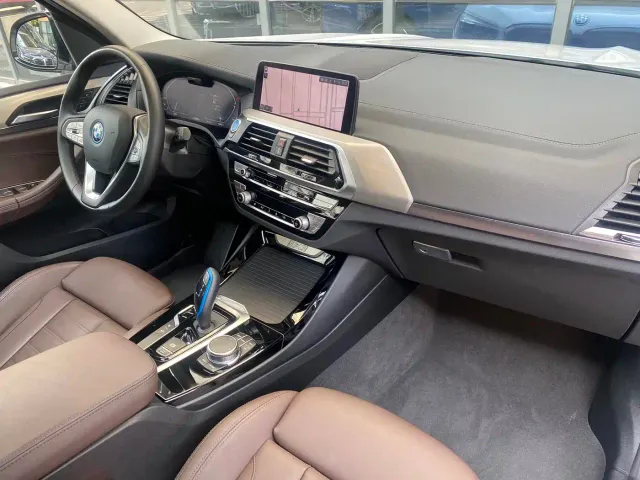 BMW iX3 — Фото автомобиля 15