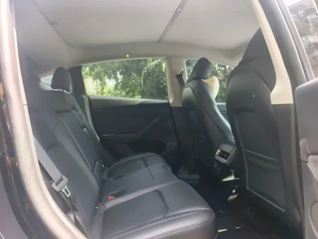 Tesla Model Y — Фото автомобиля 12